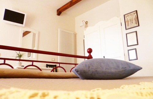 Contigliano Bed & Breakfast | Pet-Friendly B&B Colle di Terria with Hot Tub & Restaurant