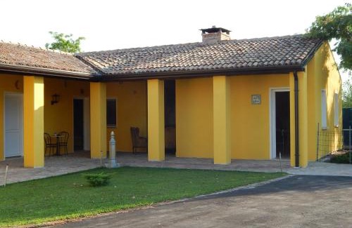 Taglio di Po Bed & Breakfast | Cozy B&B Corte Bolandina with Pool & Family-Friendly Amenities