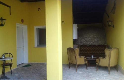 Taglio di Po Bed & Breakfast | Cozy B&B Corte Bolandina with Pool & Family-Friendly Amenities
