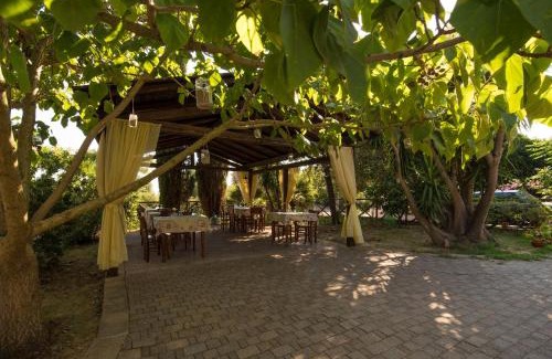 Montalto di Castro House | Cozy B&B Corte degli Struzzi: Pet-Friendly with Breakfast