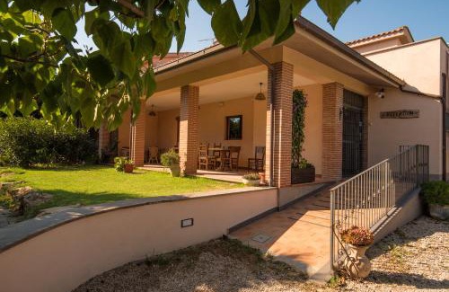 Montalto di Castro House | Cozy B&B Corte degli Struzzi: Pet-Friendly with Breakfast