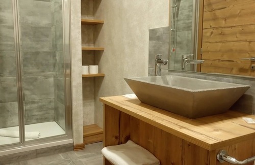 Madonna di Tirano House | Cozy B&B Corte Rossa with Spa and Family-Friendly Amenities