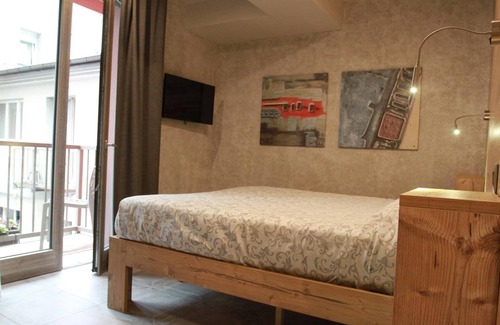 Madonna di Tirano House | Cozy B&B Corte Rossa with Spa and Family-Friendly Amenities
