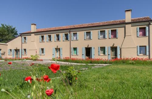Sarzano Bed & Breakfast | Discover B&B Corte Vignazza: Pet Friendly & Family-Friendly Stay