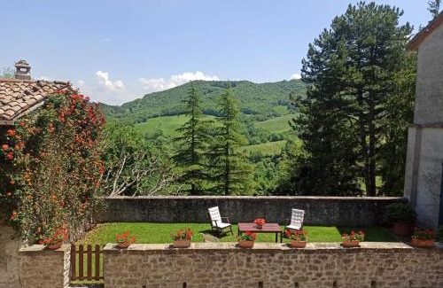 Neviano degli Arduini Apartment | Relaxing Stay at B&B Cortebonomini with Pool & Pet-Friendly