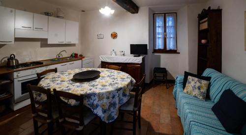 Neviano degli Arduini Apartment | Relaxing Stay at B&B Cortebonomini with Pool & Pet-Friendly