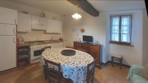 Neviano degli Arduini Apartment | Experience B&B CorteBonomini: Oceanfront Family Retreat