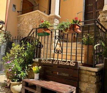 Fondi Bed & Breakfast | Inviting B&B Da Conte al Vicoletto: Breakfast Included!