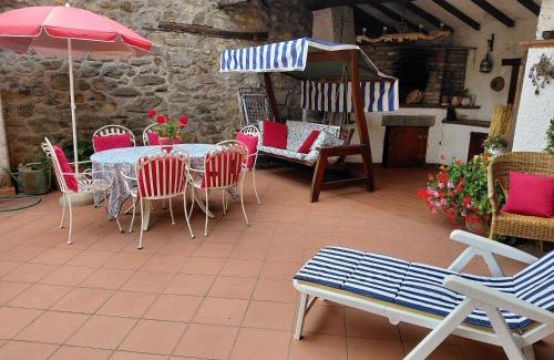Castiglione di Garfagnana Bed & Breakfast | Cozy Daniela B&B with Ocean View & Breakfast Included