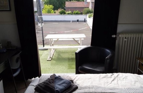 Thorn Bed & Breakfast | Cozy Stay at B&B De Goede Tijd with Pool & Restaurant