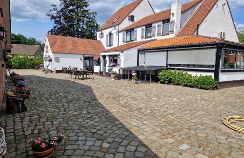 Beverlo Bed & Breakfast | Cozy B&B De Kroonhoeve: Family-Friendly with Breakfast Included
