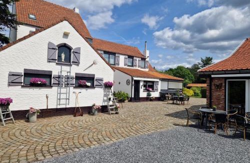 Beverlo Bed & Breakfast | Cozy B&B De Kroonhoeve: Family-Friendly with Breakfast Included