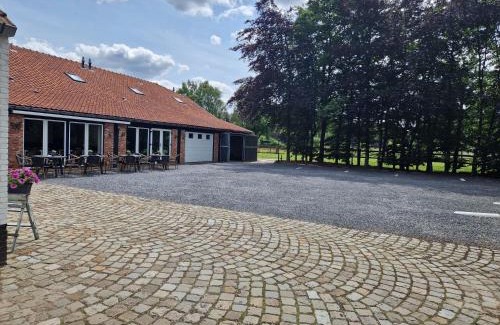 Beverlo Bed & Breakfast | Cozy B&B De Kroonhoeve: Family-Friendly with Breakfast Included