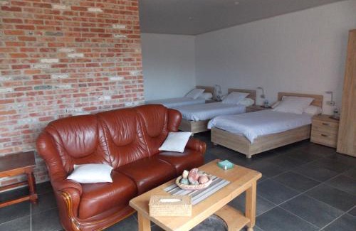 Wijtschate Bed & Breakfast | Pet-Friendly B&B De Linde with Breakfast & Family Amenities