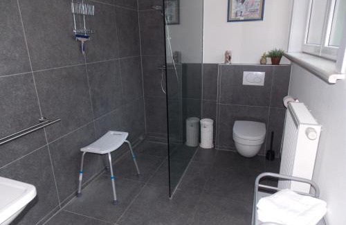 Wijtschate Bed & Breakfast | Pet-Friendly B&B De Linde with Breakfast & Family Amenities