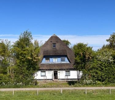 Oosterend Bed & Breakfast | Guest Rated: B&B De Oude Skuur with Delicious Breakfast