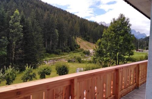 San Nicolo di Comelico Bed & Breakfast | Cozy B&B DeBy with E-Bike Rentals & Family-Friendly Features