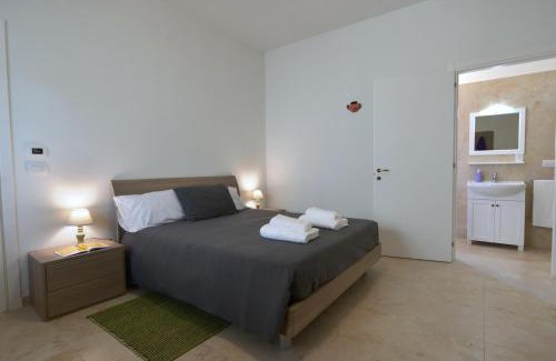 Salice Salentino Bed & Breakfast | Top-Rated B&B dei Ciclopi: Family-Friendly with Kitchen