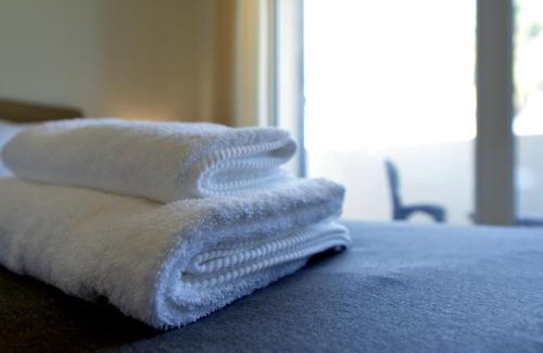 Salice Salentino Bed & Breakfast | Top-Rated B&B dei Ciclopi: Family-Friendly with Kitchen