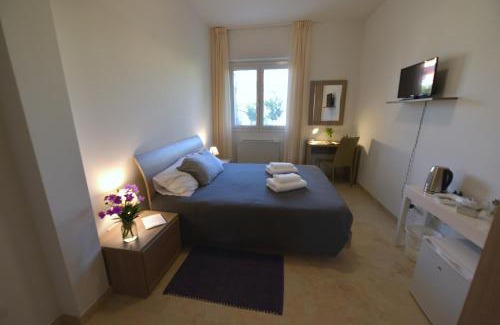 Salice Salentino Bed & Breakfast | Top-Rated B&B dei Ciclopi: Family-Friendly with Kitchen