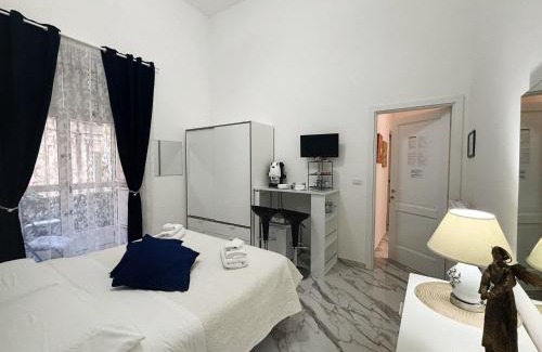 Historical Downtown Salerno Bed & Breakfast | Comfortable Stay at B&B Dei Mercanti with Breakfast & Kitchen
