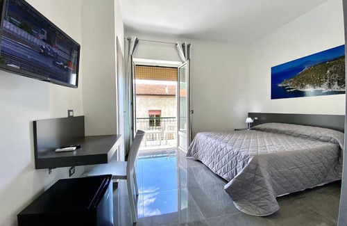 Marina di Ascea Bed & Breakfast | Relax at B&B DEL CORSO: Ocean Views & Family-Friendly Stay
