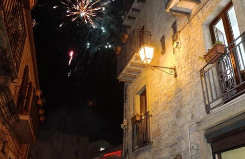 Gangi Bed & Breakfast | Cozy B&B DEL CORSO: Family-Friendly with Breakfast Included