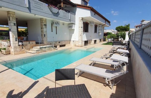 Leporano Marina Bed & Breakfast | Pet-Friendly B&B Del Maresciallo with Oceanfront Pool