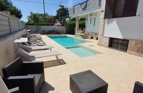 Leporano Marina Bed & Breakfast | Pet-Friendly B&B Del Maresciallo with Oceanfront Pool