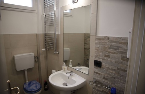 Conegliano Bed & Breakfast | Experience B&B Delle Rose: Pool, Spa & Family-Friendly Retreat