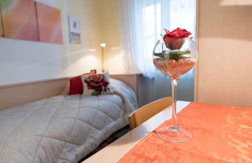 Conegliano Bed & Breakfast | Experience B&B Delle Rose: Pool, Spa & Family-Friendly Retreat