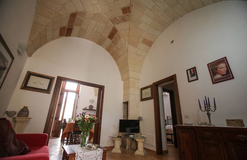 Lecce Historic Center Bed & Breakfast | Relaxing B&B Demetra: Spa, Breakfast & Family-Friendly Stay