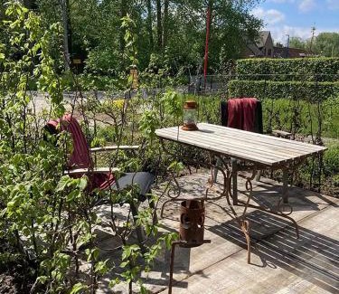 Grimbergen House | Pet-Friendly B&B Den Biesthoek with Oceanfront Views