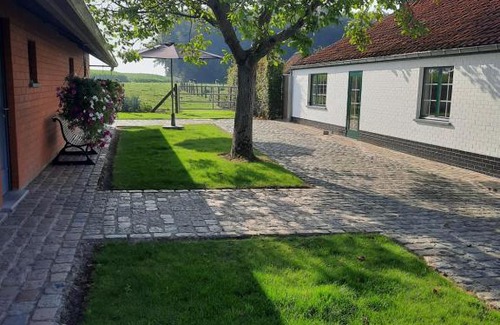 Beernem Bed & Breakfast | Top-Rated B&B Den Bruynen Bergh with Relaxing Hot Tub
