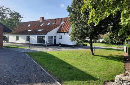 Beernem Bed & Breakfast | Top-Rated B&B Den Bruynen Bergh with Relaxing Hot Tub