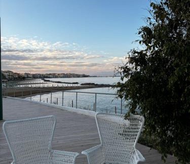 Crotone Bed & Breakfast | Pet-Friendly B&B Do'mmilio: Oceanfront Retreat with Pool
