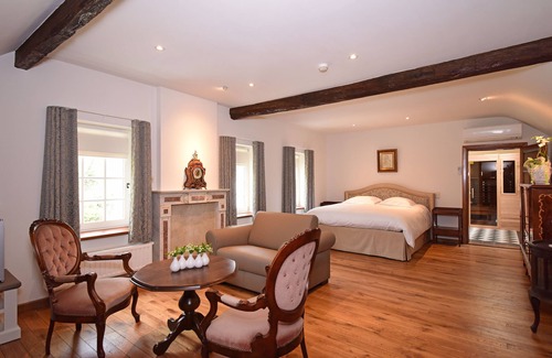 Rooi Bed & Breakfast | Top-Rated B&B Domein Rodin with Pool & Restaurant