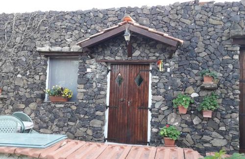 Tottubella Bed & Breakfast | Inviting B&B Domo De Pedra: Pet-Friendly and Breakfast Included