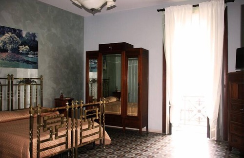 Formia Bed & Breakfast | Top-Rated B&B Domus Cicerone: Family-Friendly Stay