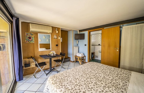 Torre Annunziata Bed & Breakfast | Ideal B&B Domus Vesuvia: Spa Retreat with Breakfast Included