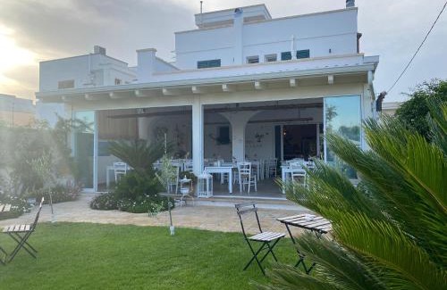 Vignacastrisi Bed & Breakfast | Relax at B&B DonnaLina: Oceanfront Oasis with Pool