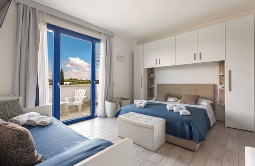 La Strea House | Escape to 1284 B&B Dreams and Delights with Ocean Views