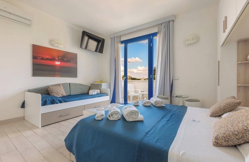 La Strea House | Escape to 1284 B&B Dreams and Delights with Ocean Views