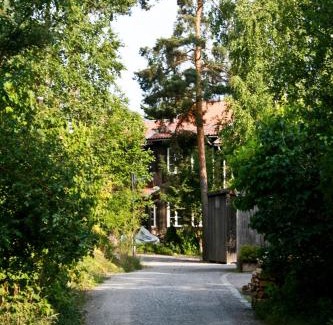 Johanneshov Bed & Breakfast | Eco-Village B&B: Family-Friendly Retreat Near the City