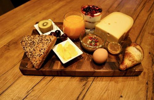 Valkenheide Bed & Breakfast | Guest Rated: 10/10 at B&B en Boshuis Darthuizerpoort