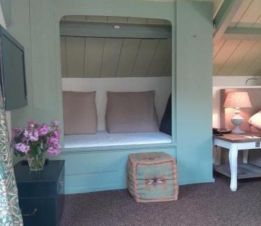 Terwolde Bed & Breakfast | Serene B&B at SPA Landgoed Matanze with Hot Tub & Dining