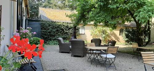 Terwolde Bed & Breakfast | Serene B&B at SPA Landgoed Matanze with Hot Tub & Dining