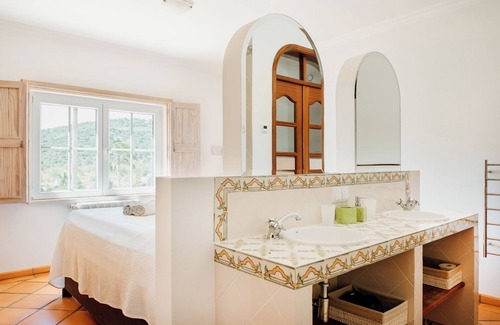 Albufeira Bed & Breakfast | Relax at B&B Entrecolinas: Spa, Pool & Child-Friendly Stays
