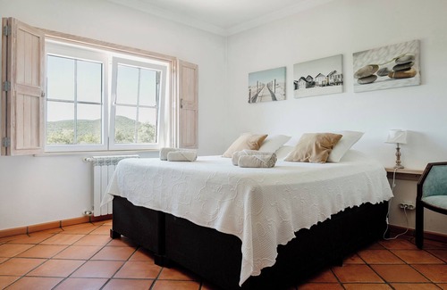 Albufeira Bed & Breakfast | Relax at B&B Entrecolinas: Spa, Pool & Child-Friendly Stays