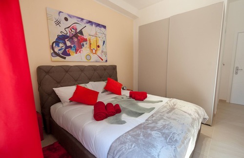 Syracuse Bed & Breakfast | Cozy B&B Epipoli: Family-Friendly Stay with Breakfast Included